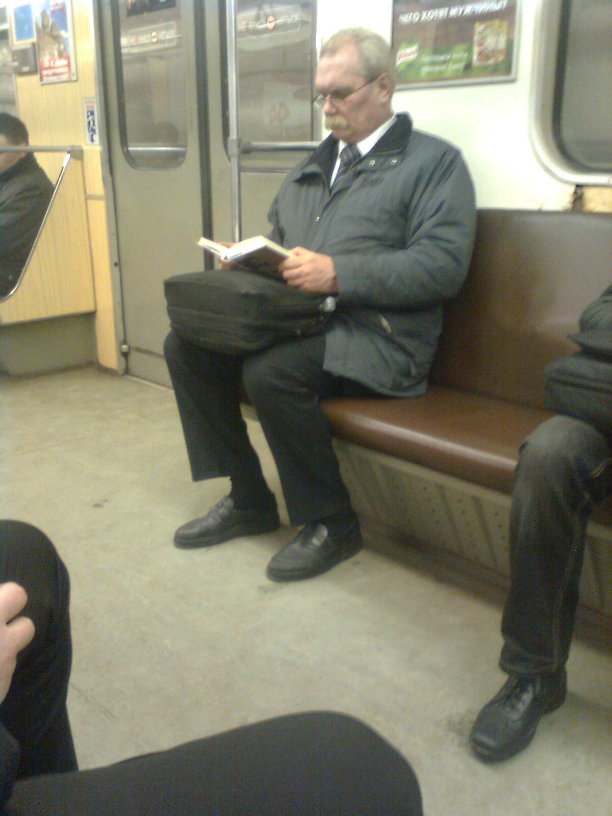 Питерское метро. Художник. Фотограф