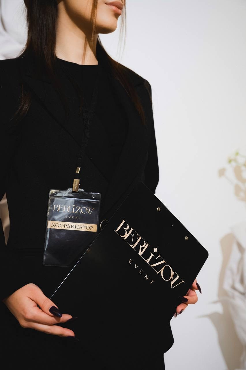 «Hello 50» Стильный юбилей в постельных тонах с ярким акцентом на любимый цветок именинницы красную розу. Организация мероприятий ЮФО