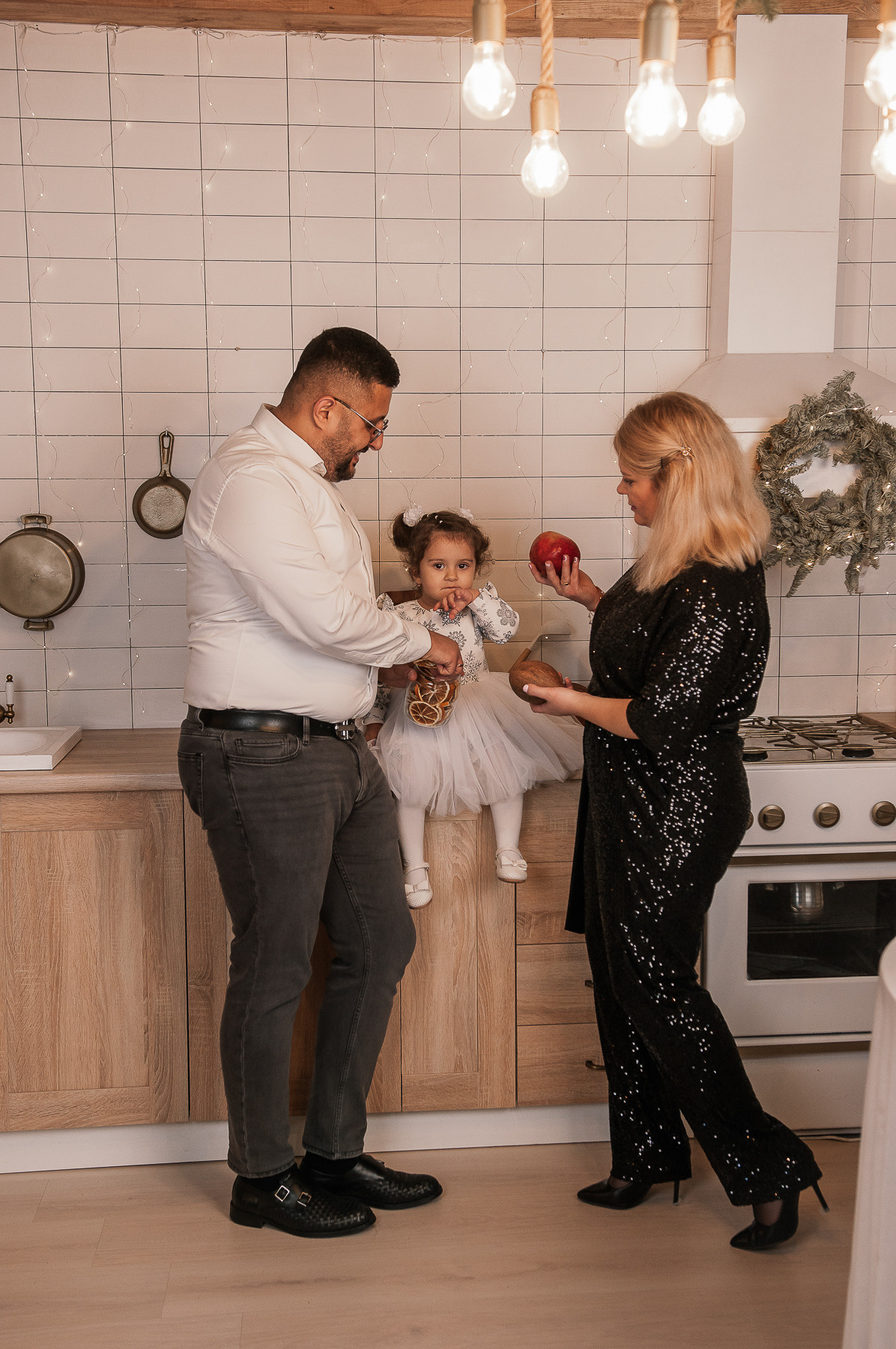 Happy family_Лена, Джихат, Ясмин и семья. Свадебный и семейный фотограф в Минске Яна Новак