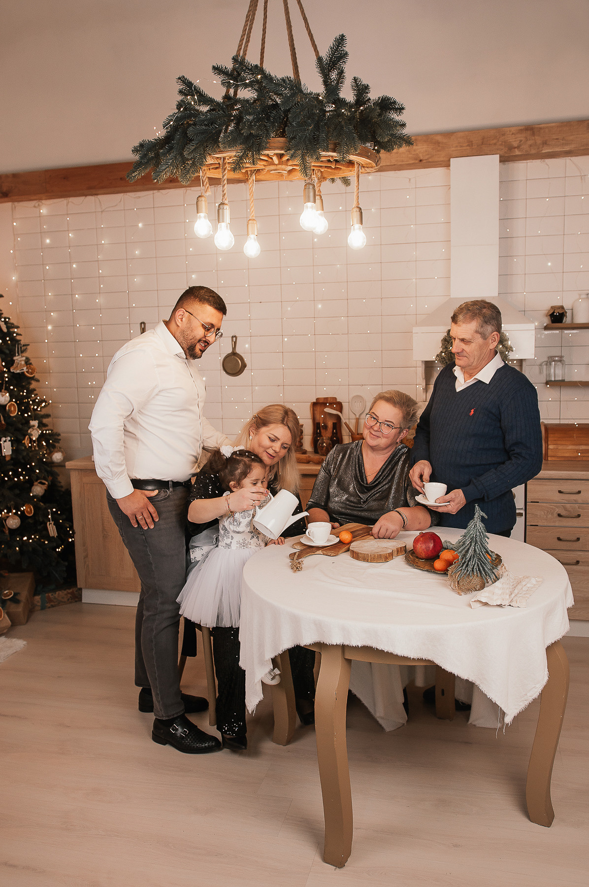 Happy family_Лена, Джихат, Ясмин и семья. Свадебный и семейный фотограф в Минске Яна Новак