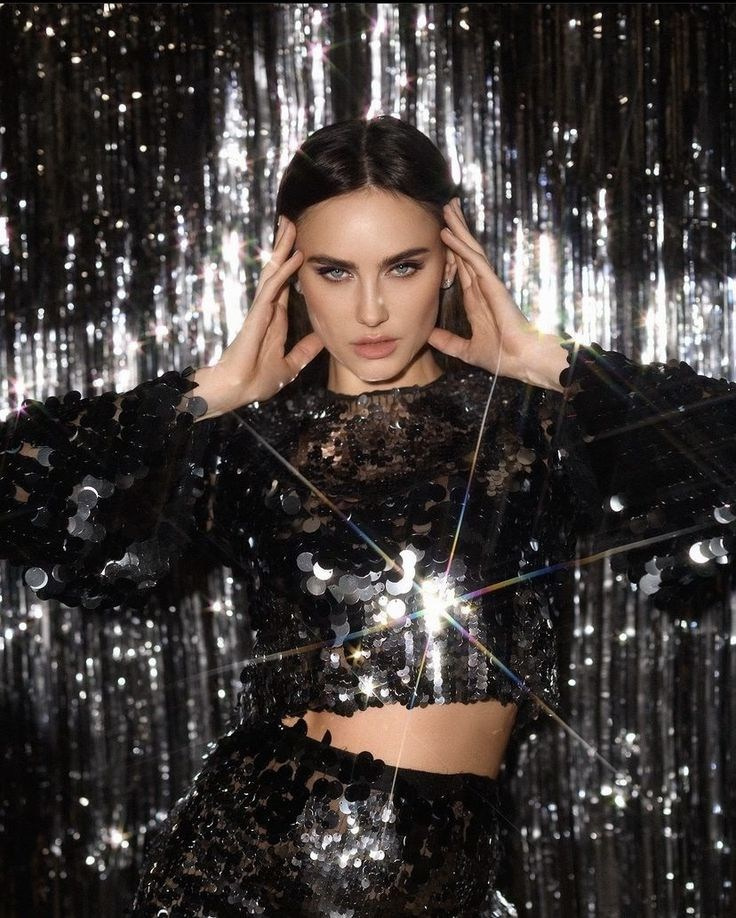 Тренды новогодних съемок 2025. Фотограф в Екатеринбурге Артём Зайнетдинов