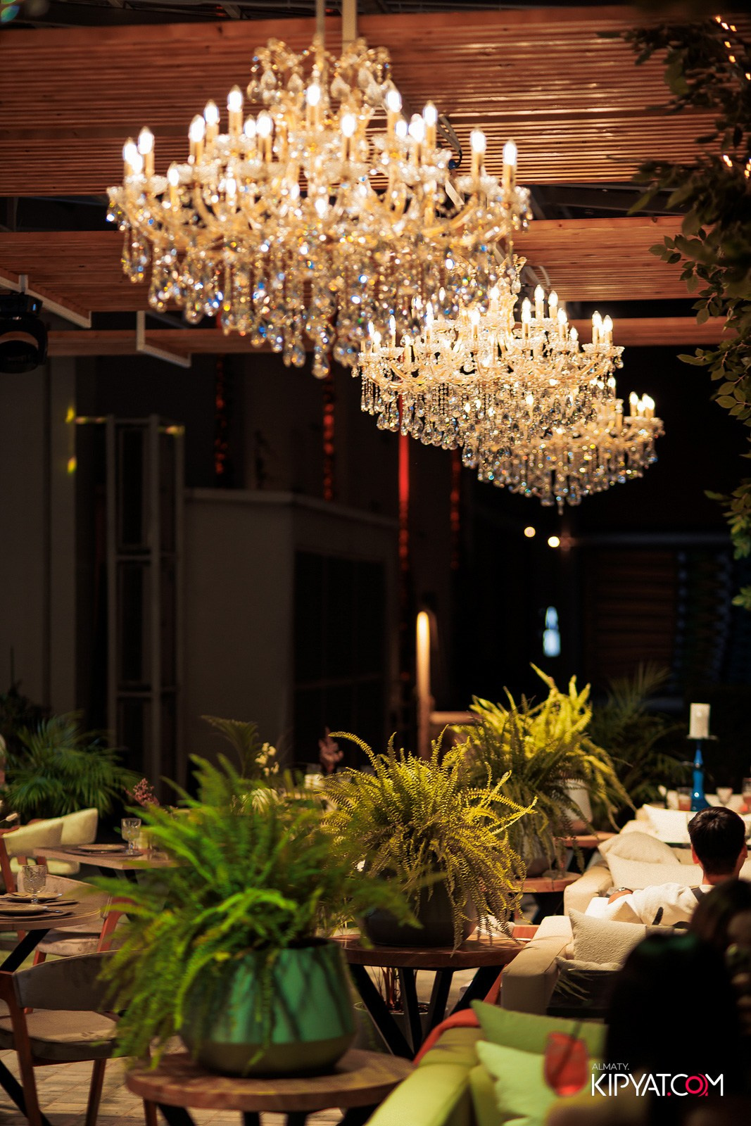 FRIENDS BAR & TERRACE. КИПЯТКОМ АЛМАТЫ!