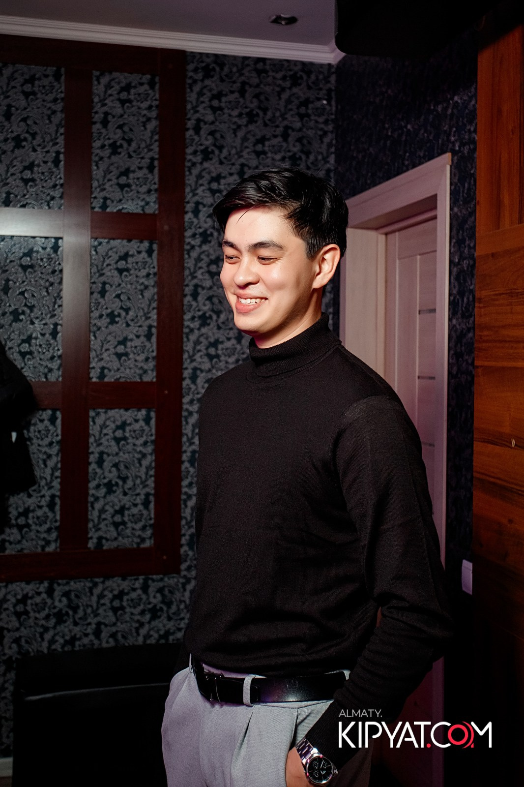 КАРАОКЕ-БАР РОЯЛЬ НА НУРМАКОВА. КИПЯТКОМ АЛМАТЫ!