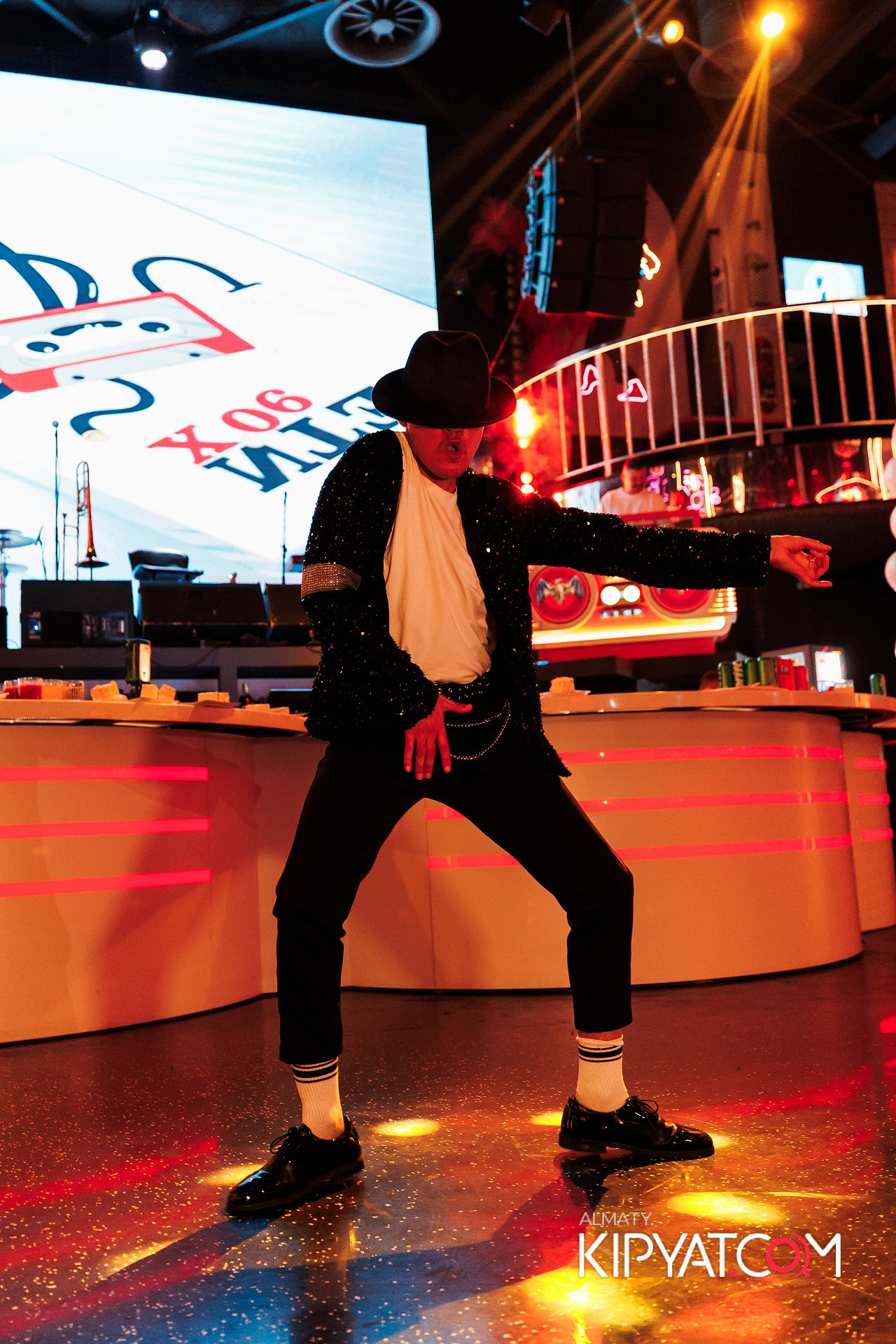 ПРЕЗЕНТАЦИЯ КНИГИ ВИКТОРА ЕЛИСЕЕВА. КИПЯТКОМ АЛМАТЫ!