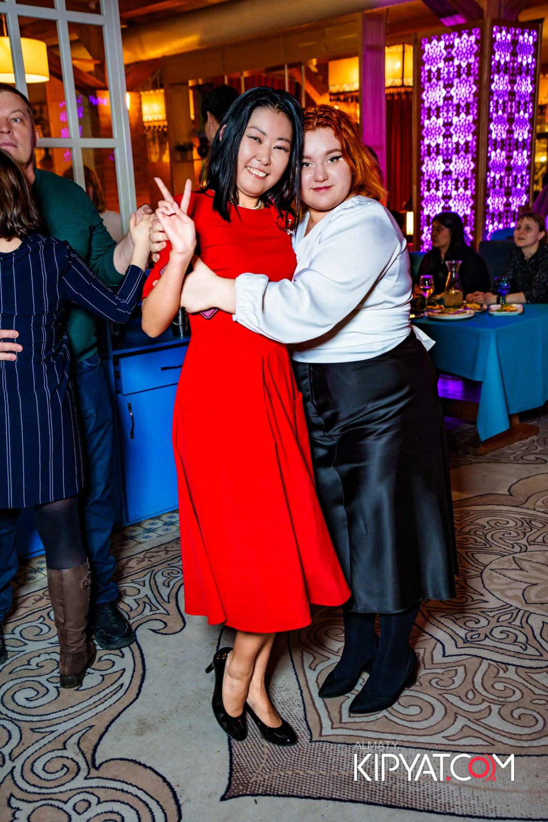 ГРУЗИНСКИЙ ДВОР НА КАБАНБАЙ БАТЫРА. КИПЯТКОМ АЛМАТЫ!