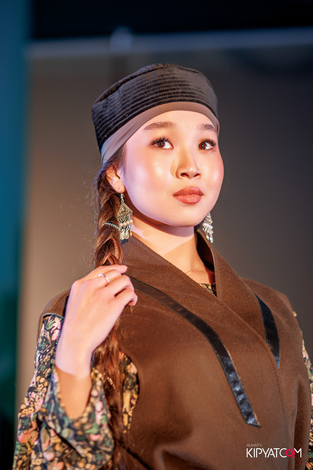 FASHION ПОКАЗ, КАЗАХСКОЙ НАЦИОНАЛЬНОЙ ОДЕЖДЫ. КИПЯТКОМ АЛМАТЫ!