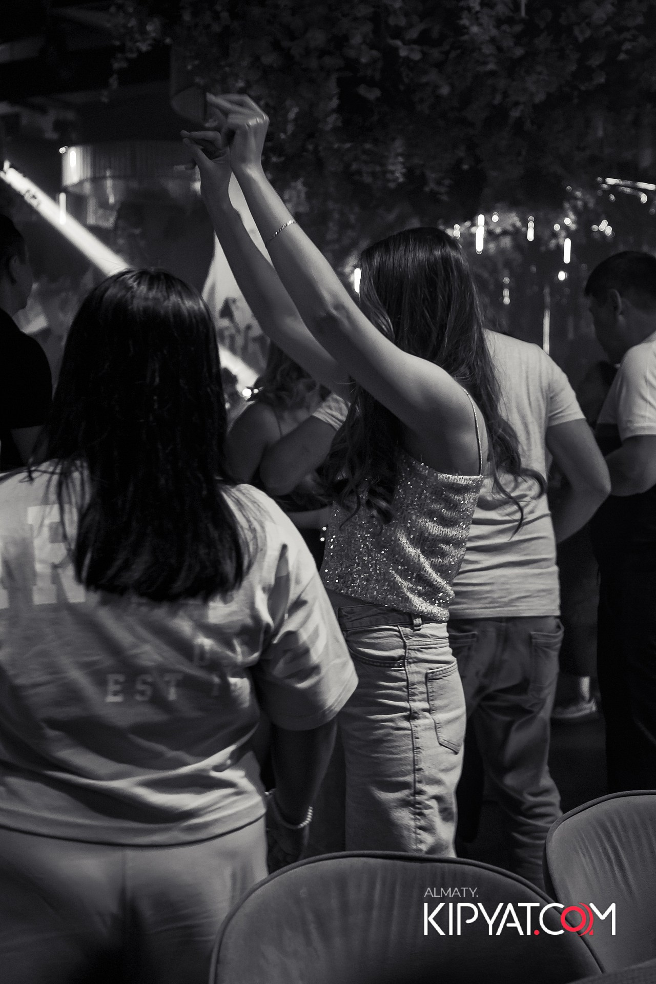 Friends bar & terrace. КИПЯТКОМ АЛМАТЫ!