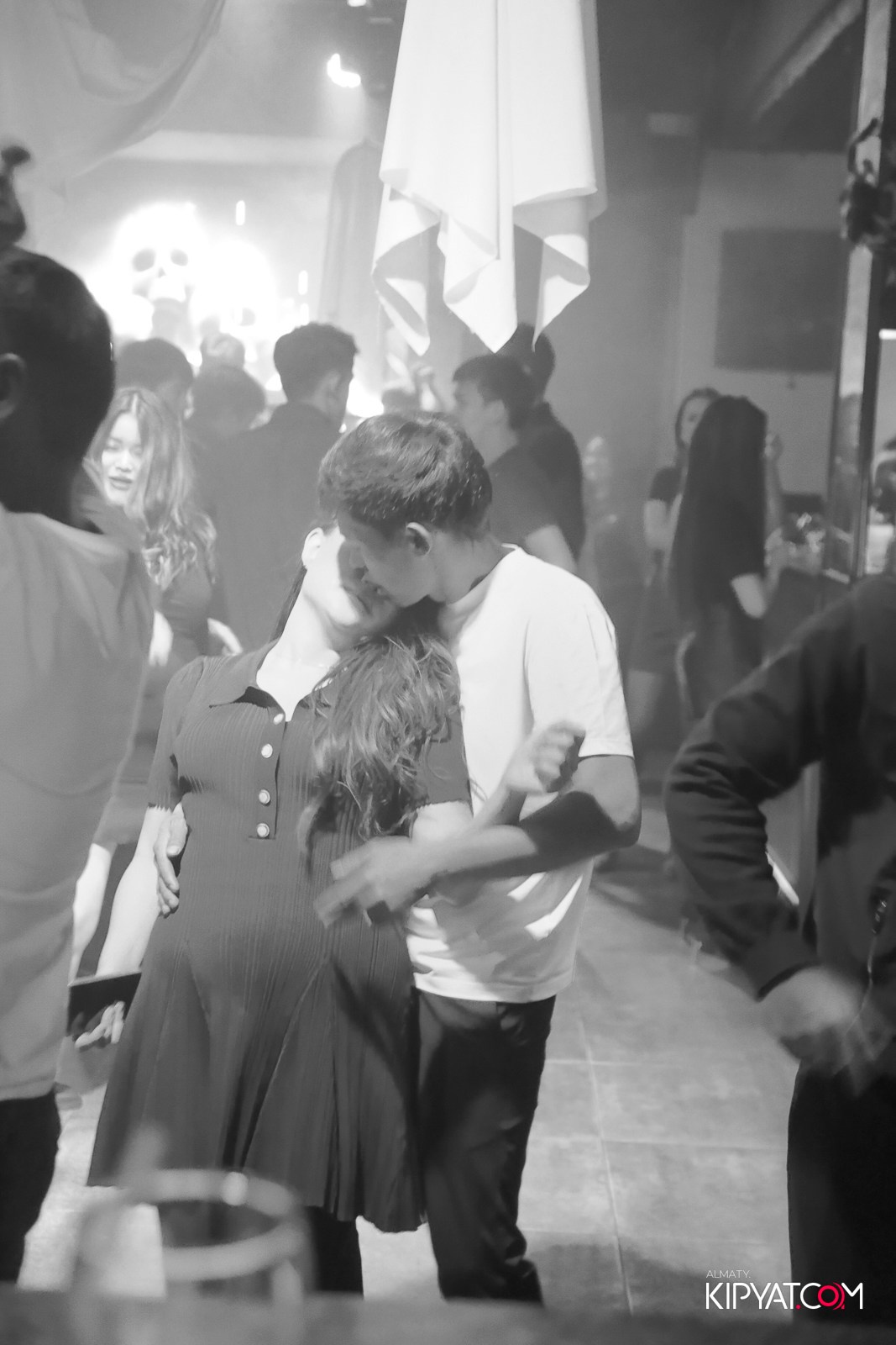 ARAGOSTA ДИСКО-БАР. КИПЯТКОМ АЛМАТЫ!