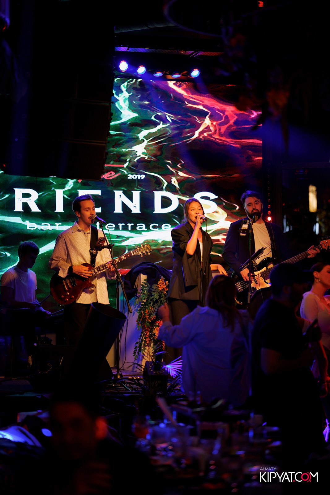 FRIENDS BAR & TERRACE. КИПЯТКОМ АЛМАТЫ! Фотосъемка мероприятий в Алматы