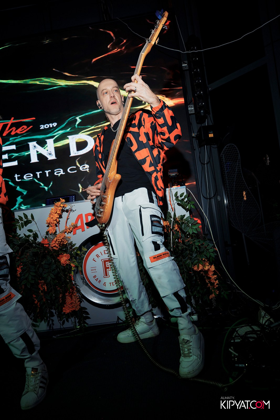 FRIENDS BAR & TERRACE. КИПЯТКОМ АЛМАТЫ!