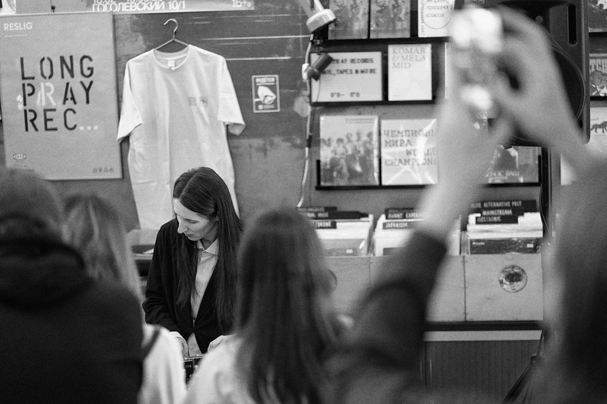 Поющие Камни в MMOMA Cafe. Иван Кобяков