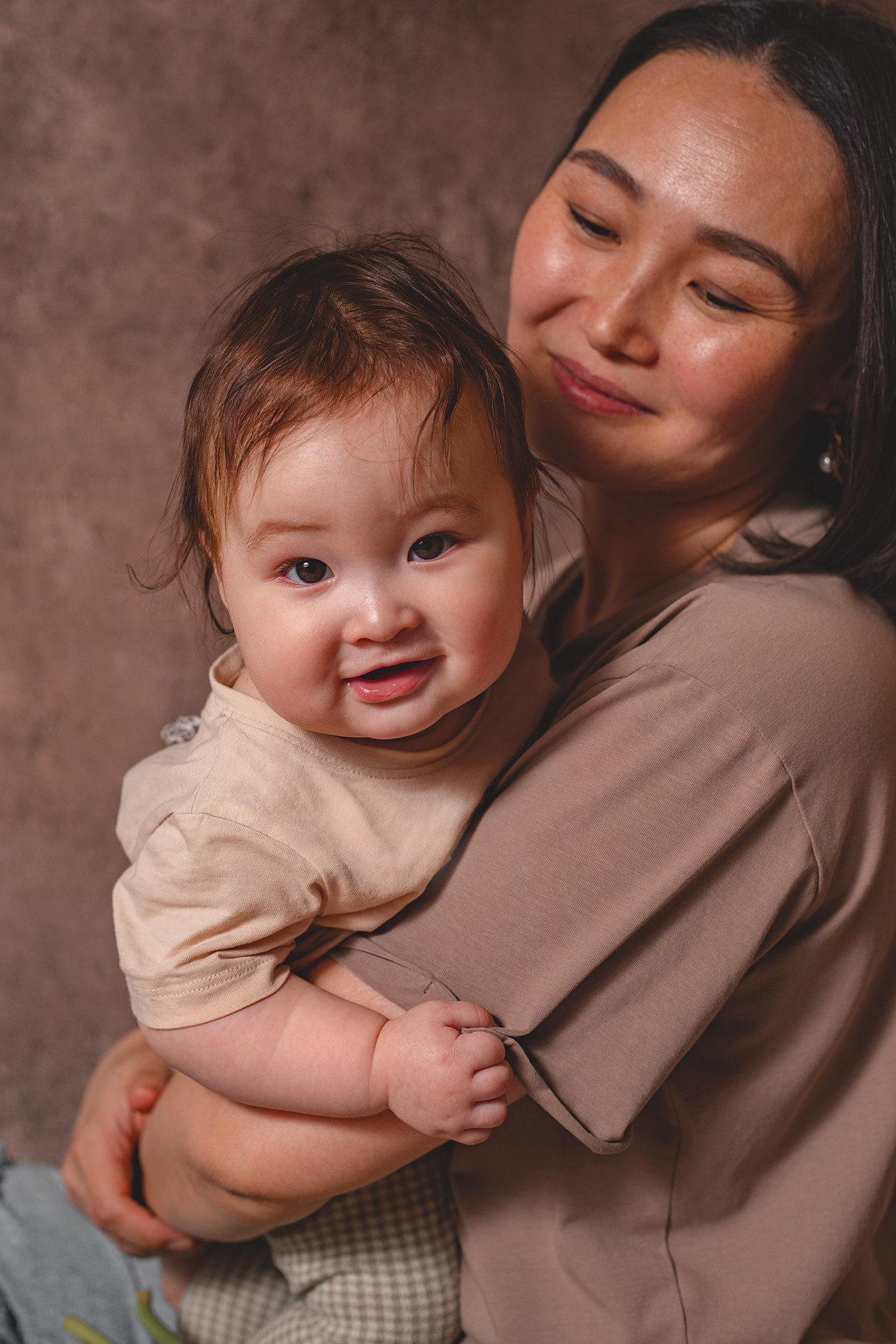 Жанна и Тимур (домашняя съемка с фотофоном и дополнительным светом). Семейный и детский фотограф в Москве Дорогова Екатерина