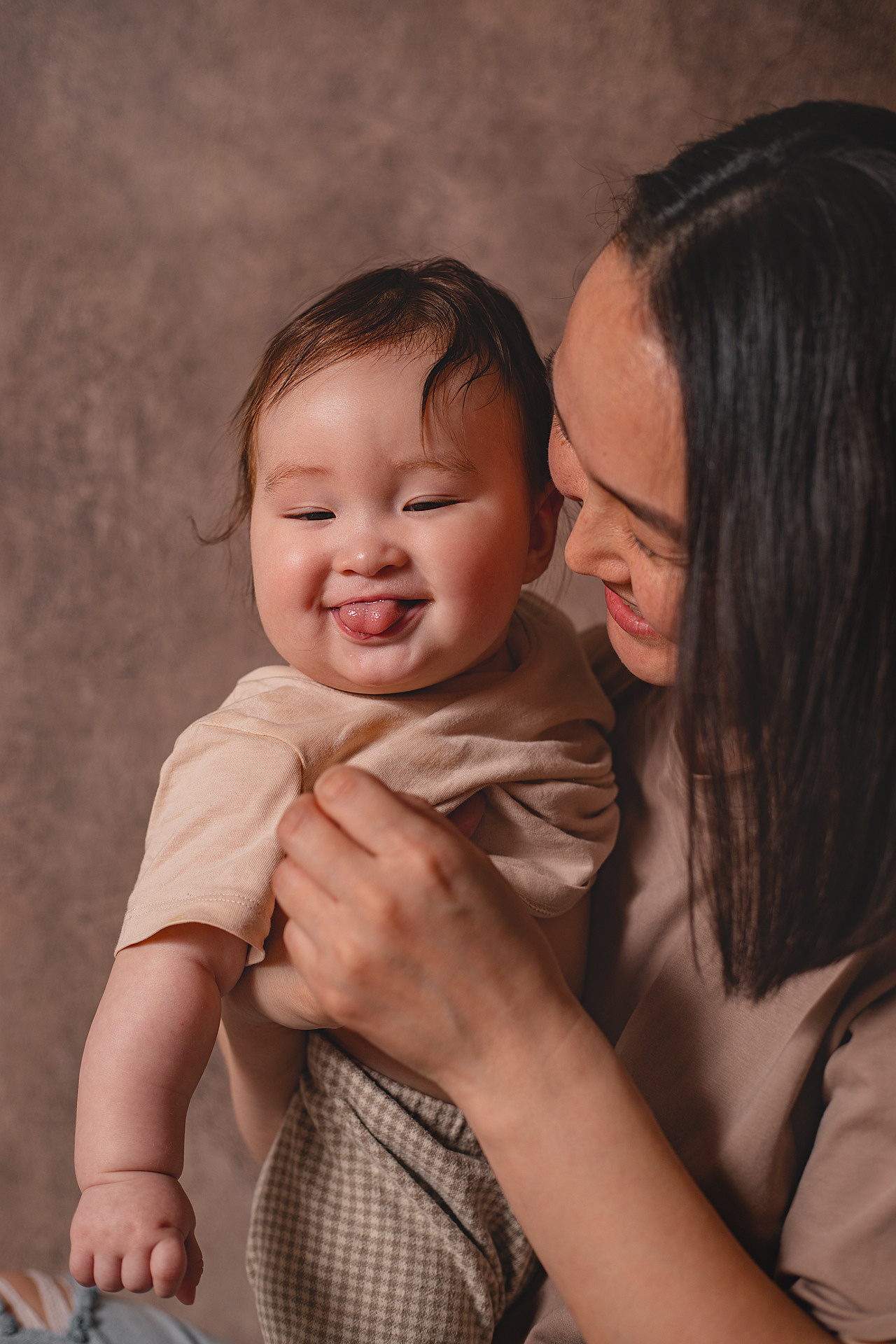 Жанна и Тимур (домашняя съемка с фотофоном и дополнительным светом). Семейный и детский фотограф в Москве Дорогова Екатерина