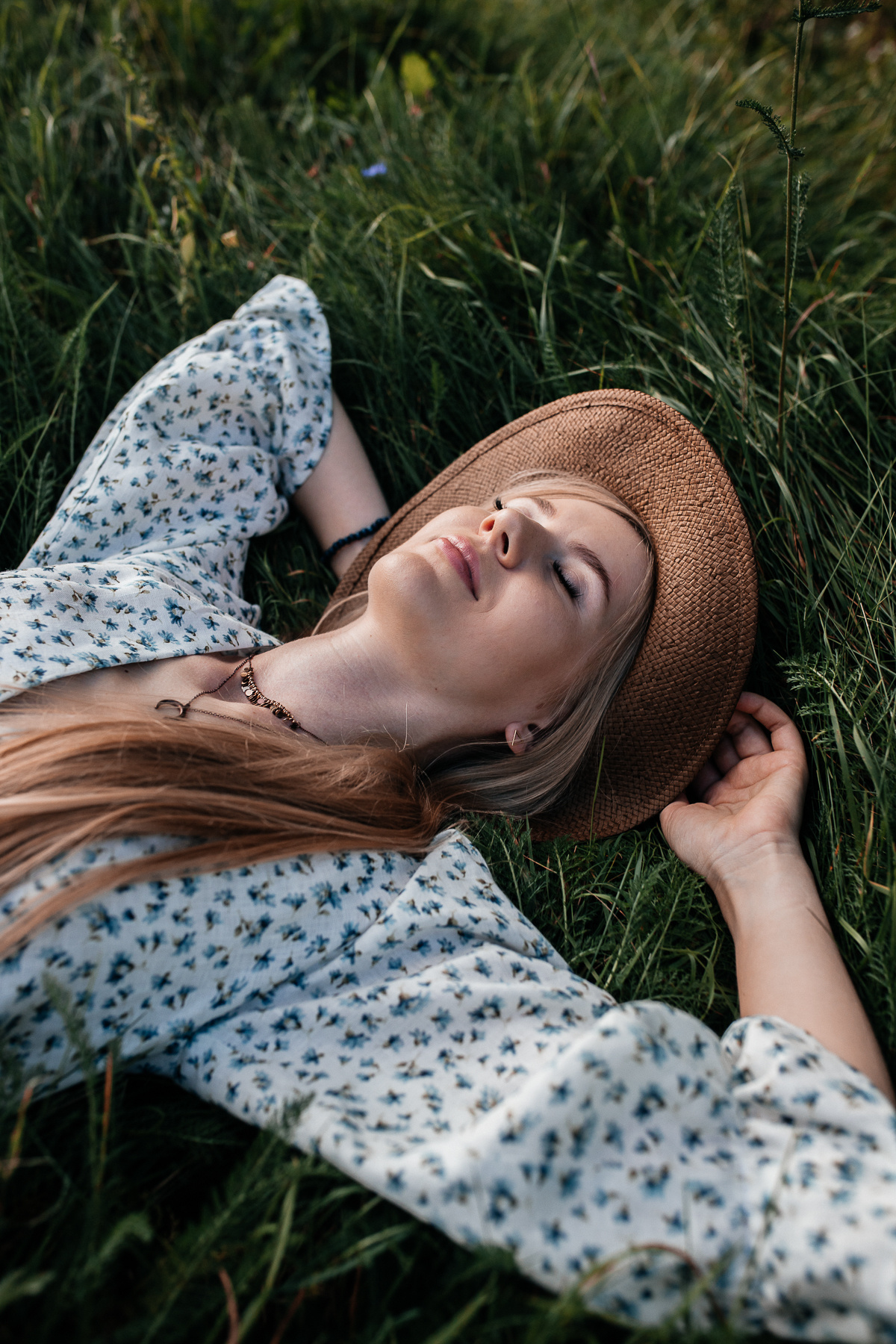 Катя. Прогулка по полям. Алёна Берёзка фотограф Минск