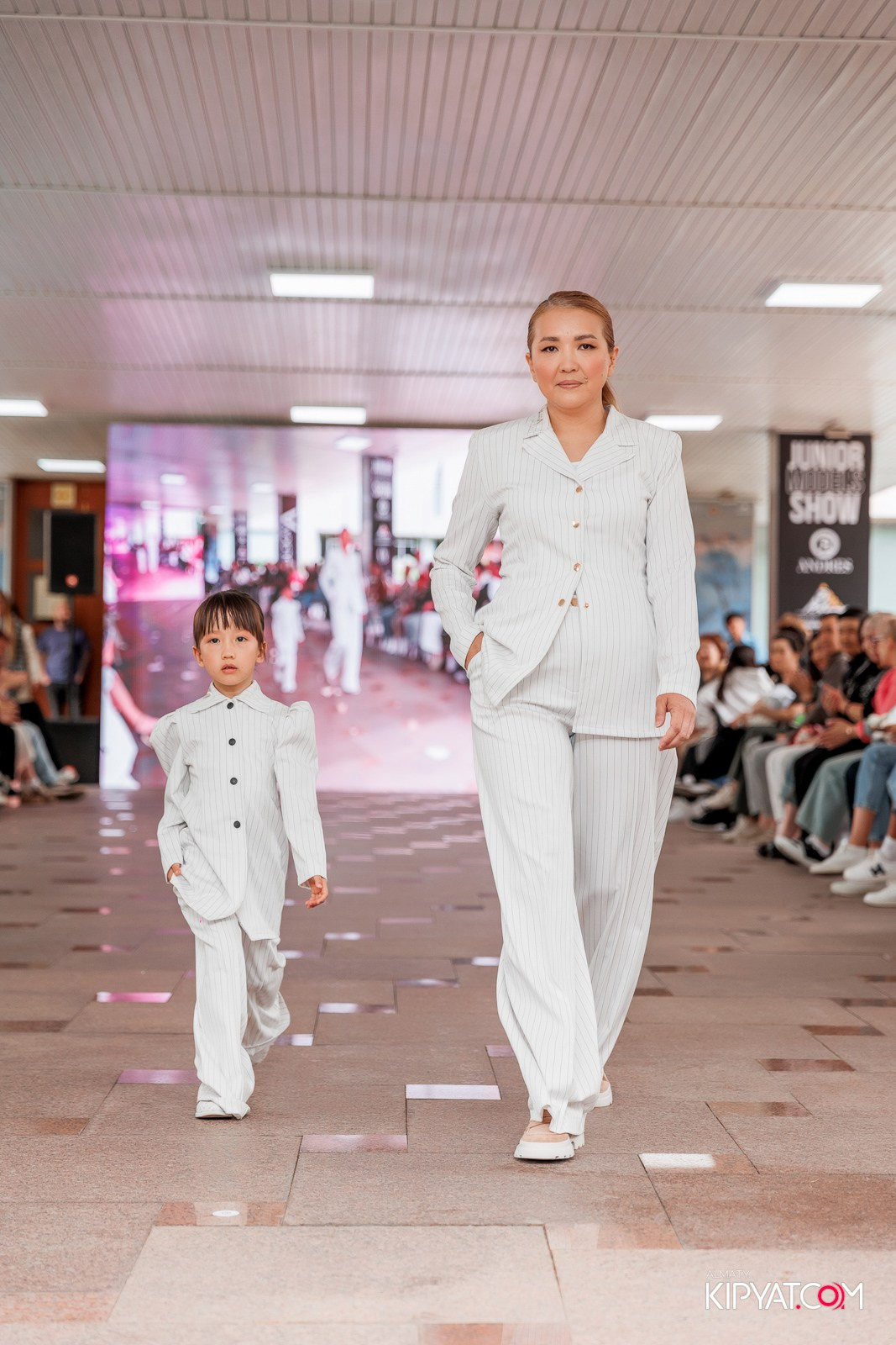JUNIOR FASHION SHOW. КИПЯТКОМ АЛМАТЫ!