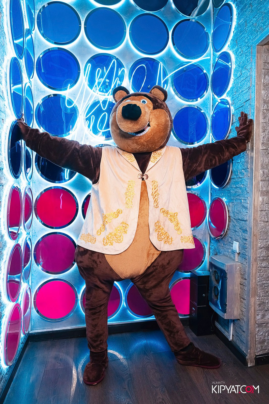 УХО И МЕДВЕДЬ НА ГАГАРИНА. КИПЯТКОМ АЛМАТЫ!