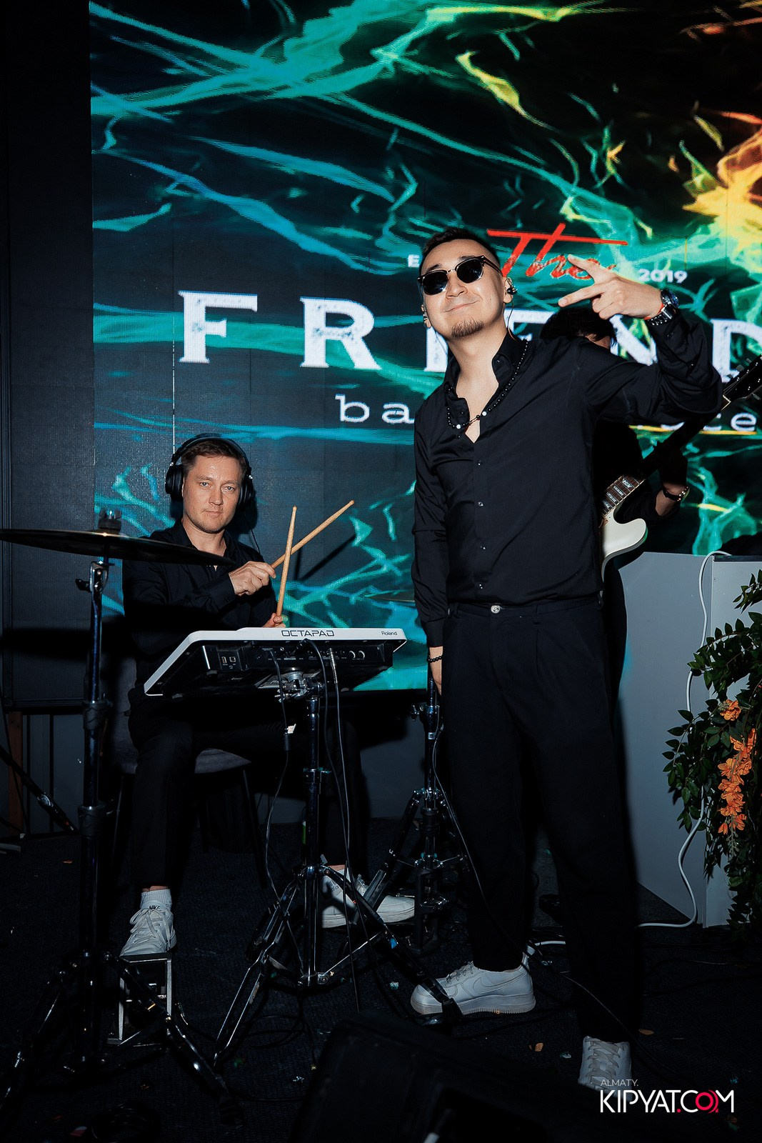 FRIENDS BAR & TERRACE. КИПЯТКОМ АЛМАТЫ!