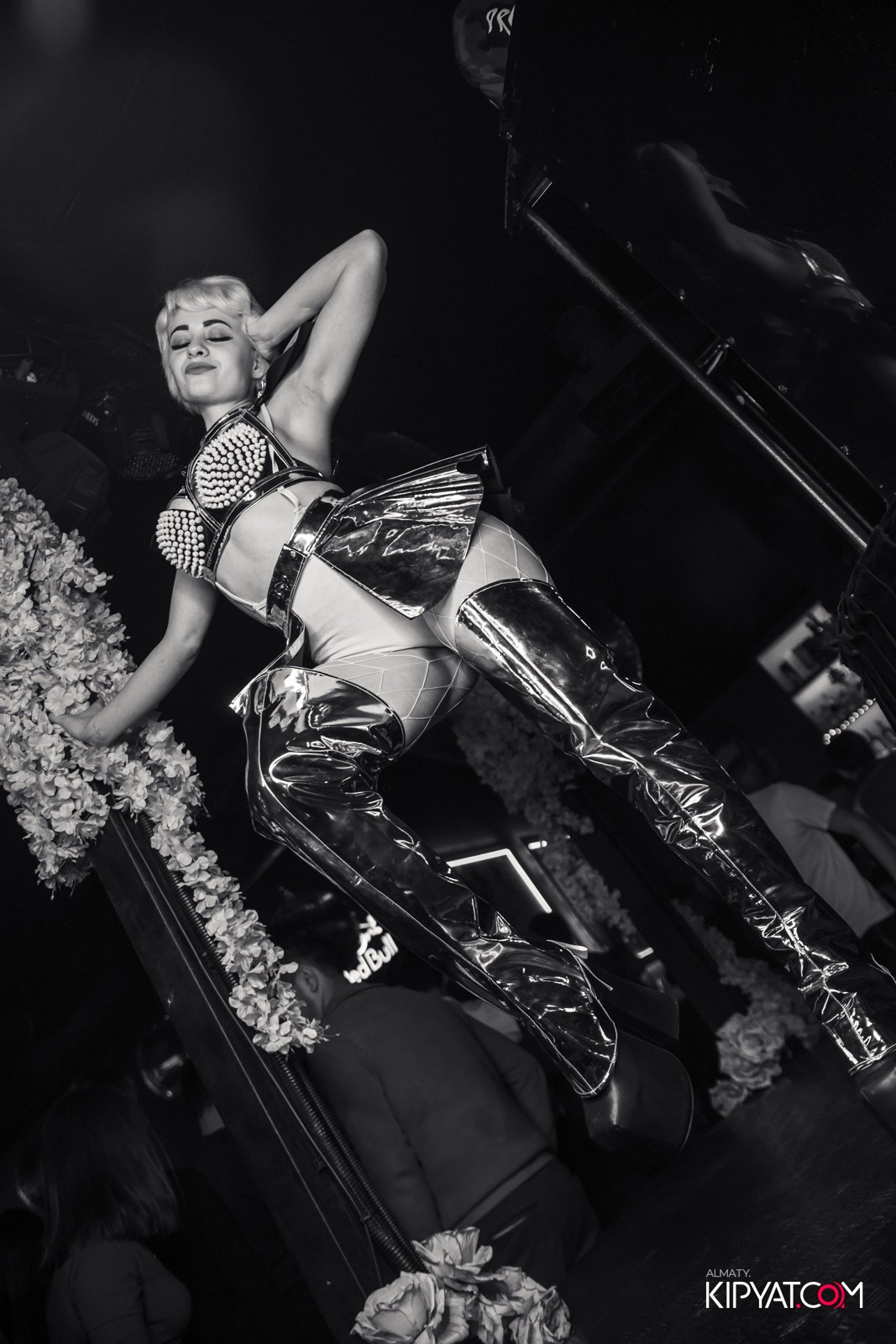 UYAT EMES BAR. КИПЯТКОМ АЛМАТЫ!