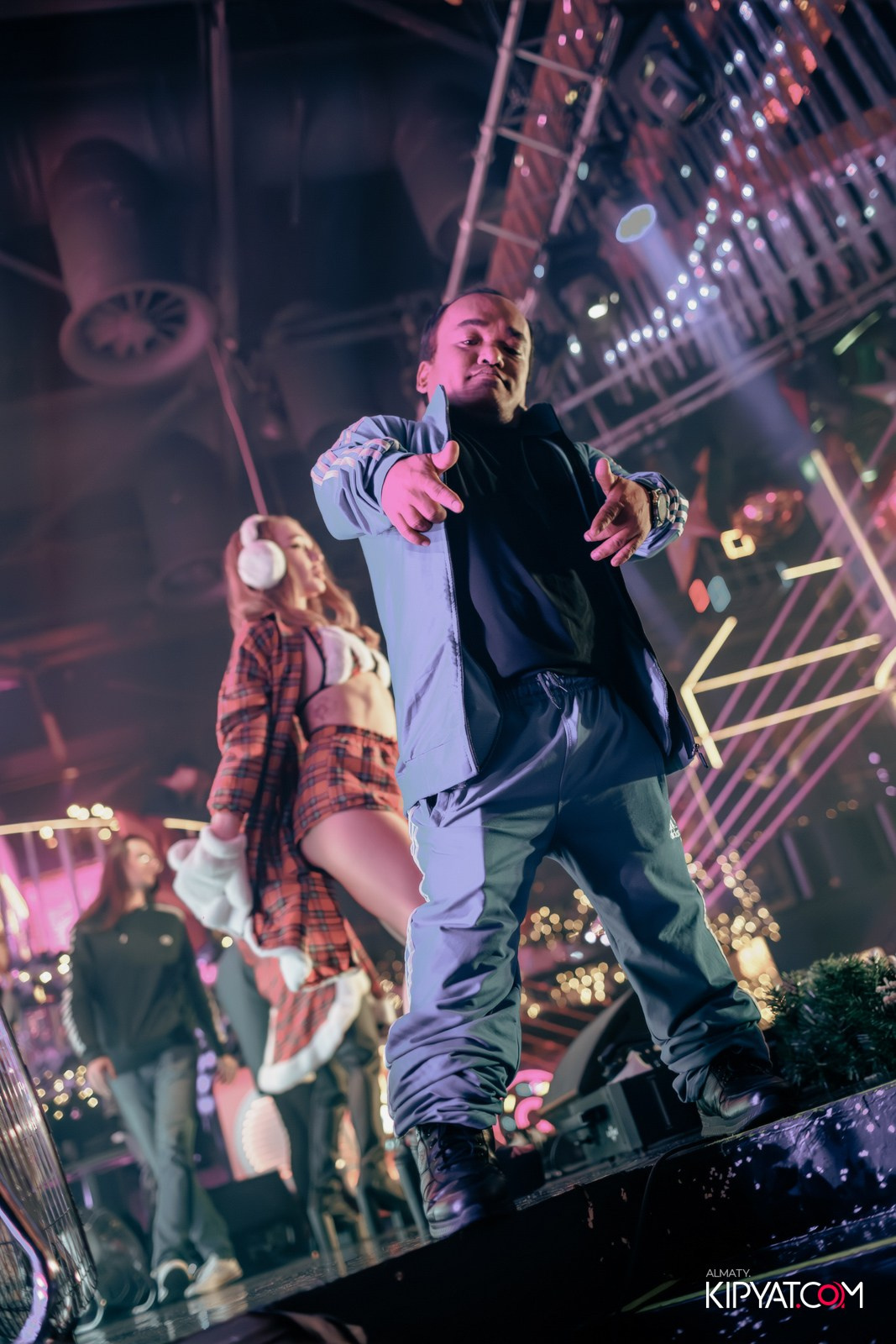 FITNESS ЁЛКА в ночном клубе SANTA BARBARA. КИПЯТКОМ АЛМАТЫ!