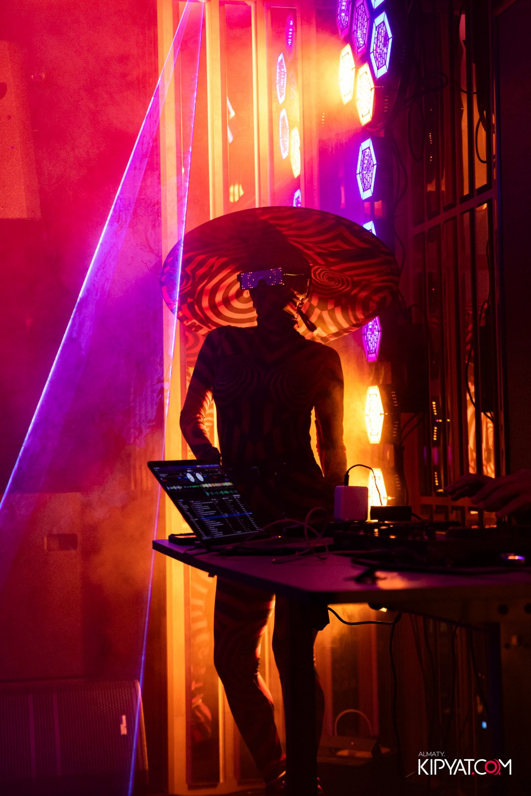 УХО И МЕДВЕДЬ НА КУРМАНГАЗЫ. КИПЯТКОМ АЛМАТЫ! Фотосъемка мероприятий в Алматы