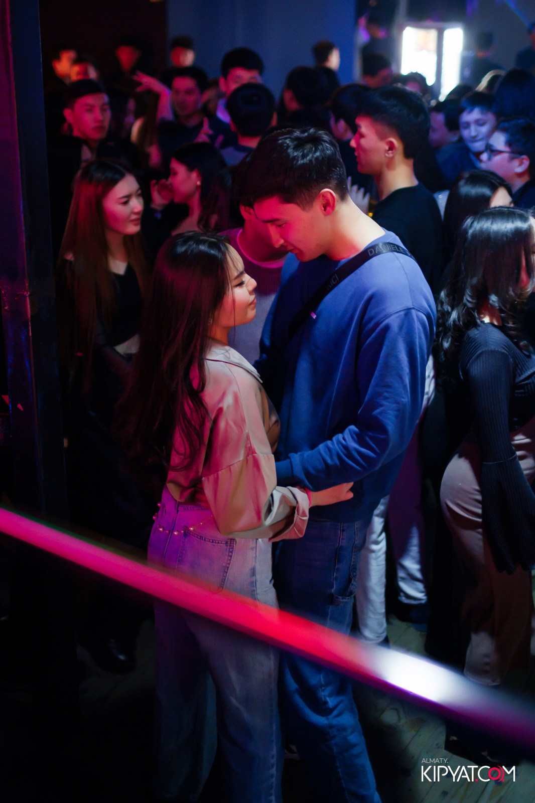 UYAT EMES BAR. КИПЯТКОМ АЛМАТЫ!