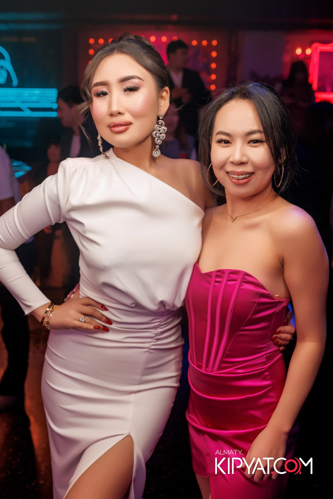 SANTA BARBARA — ПИТ ДЖЕЙСОН (ГР. ПРЕМЬЕР-МИНИСТР) И ИЛЬЯ ЗУДИН (ГР. ДИНАМИТ) НА ПРЕДНОВОГОДНЕЙ ВЕЧЕРИНКЕ. КИПЯТКОМ АЛМАТЫ!