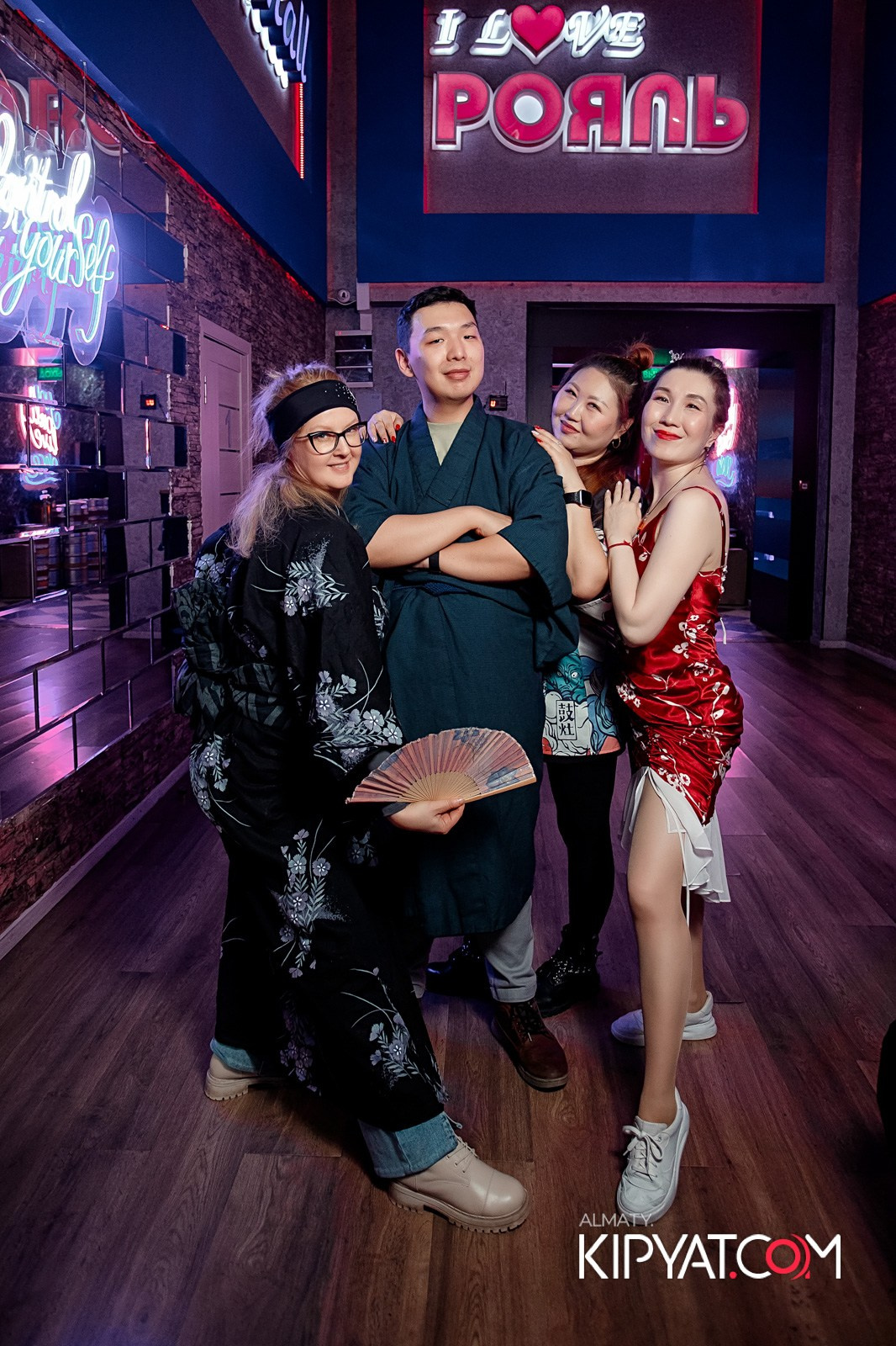 КАРАОКЕ-БАР РОЯЛЬ НА НУРМАКОВА. КИПЯТКОМ АЛМАТЫ!