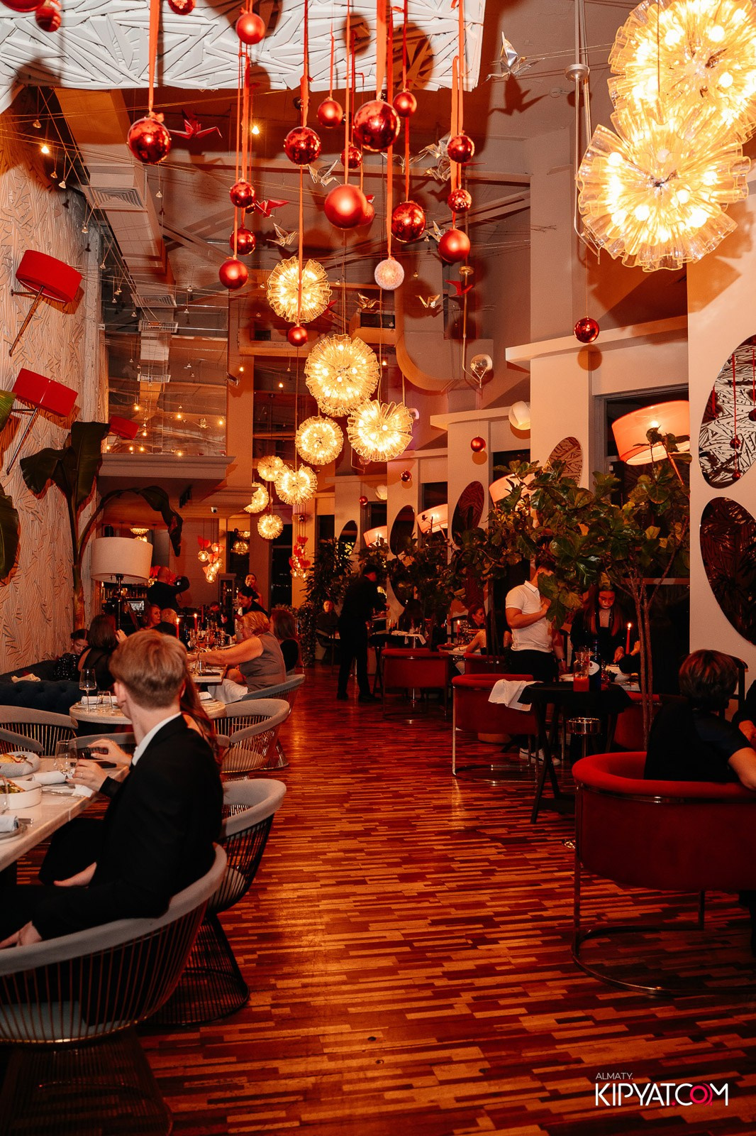 РЕСТОРАН BARFLY. КИПЯТКОМ АЛМАТЫ!