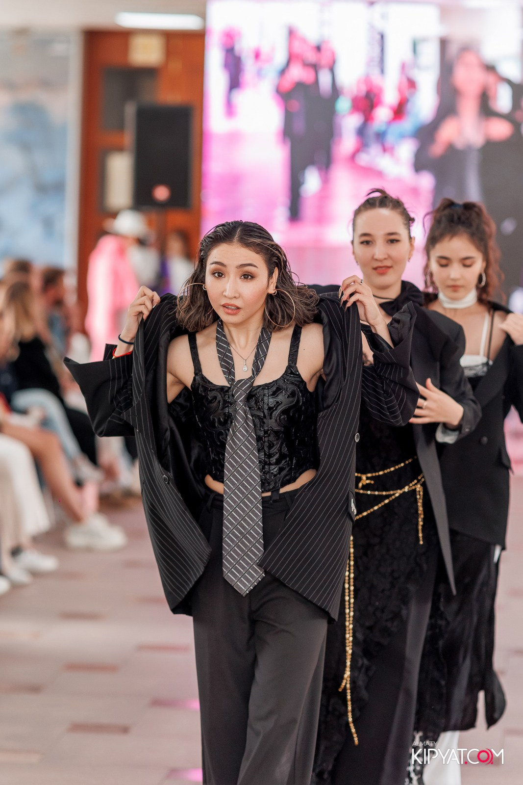 JUNIOR FASHION SHOW. КИПЯТКОМ АЛМАТЫ!