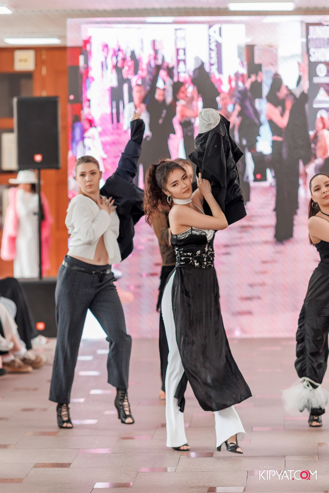 JUNIOR FASHION SHOW. КИПЯТКОМ АЛМАТЫ!