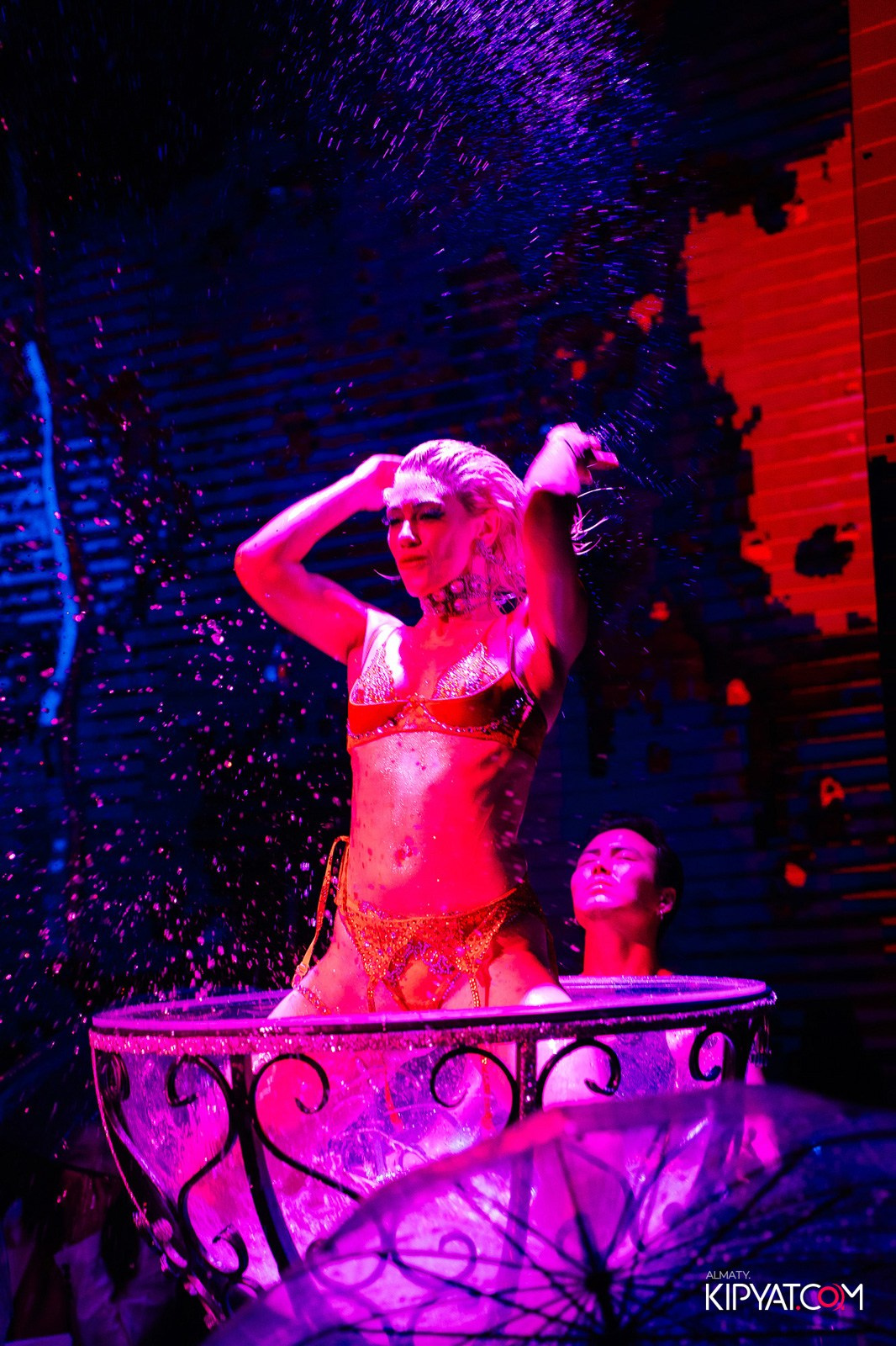 QUEEN. КИПЯТКОМ АЛМАТЫ!