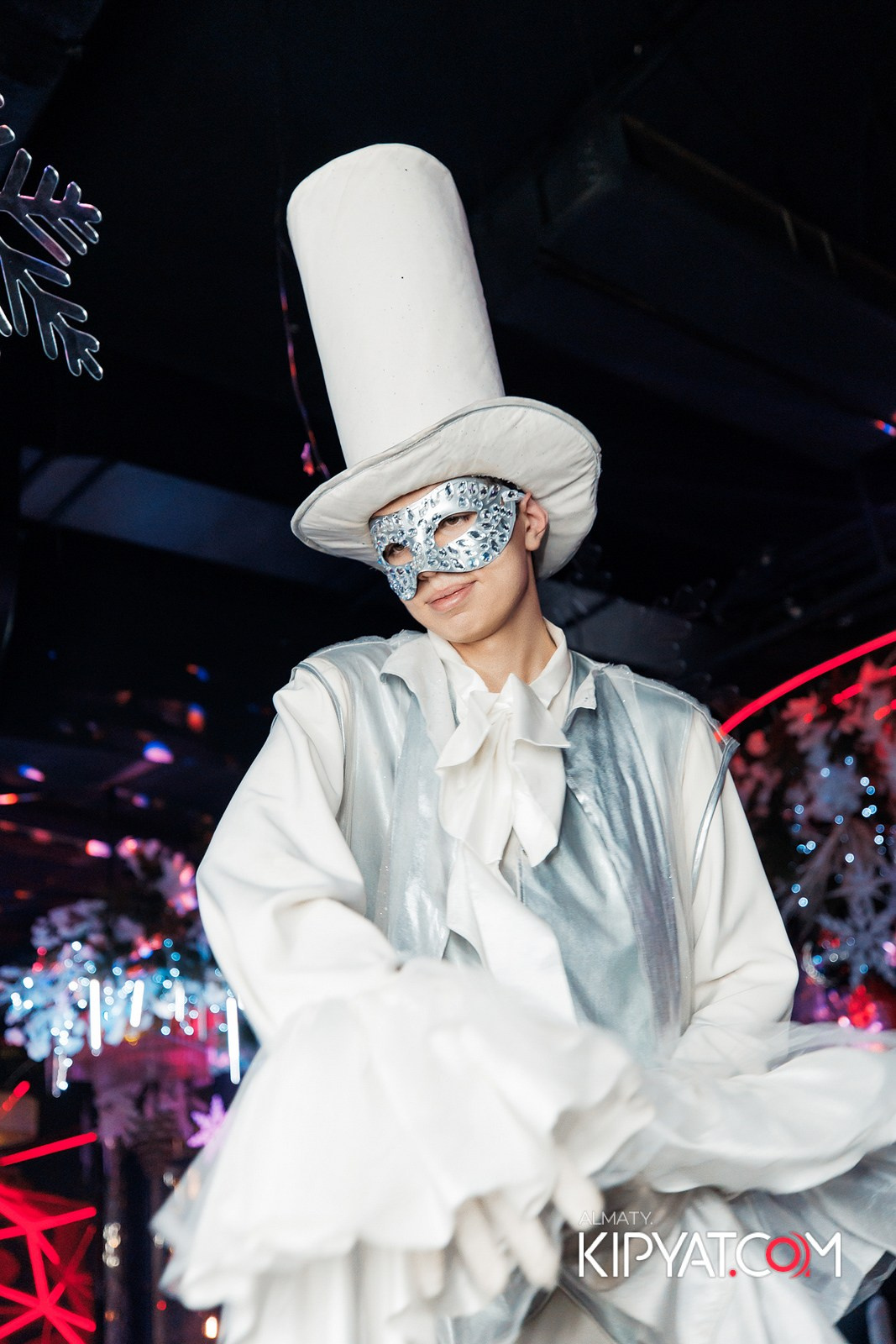 FRIENDS BAR & TERRACE. КИПЯТКОМ АЛМАТЫ!