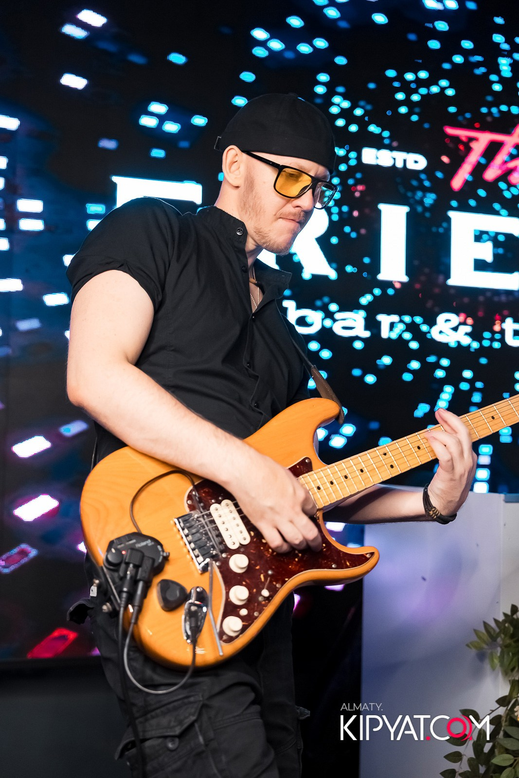 FRIENDS BAR & TERRACE. КИПЯТКОМ АЛМАТЫ!