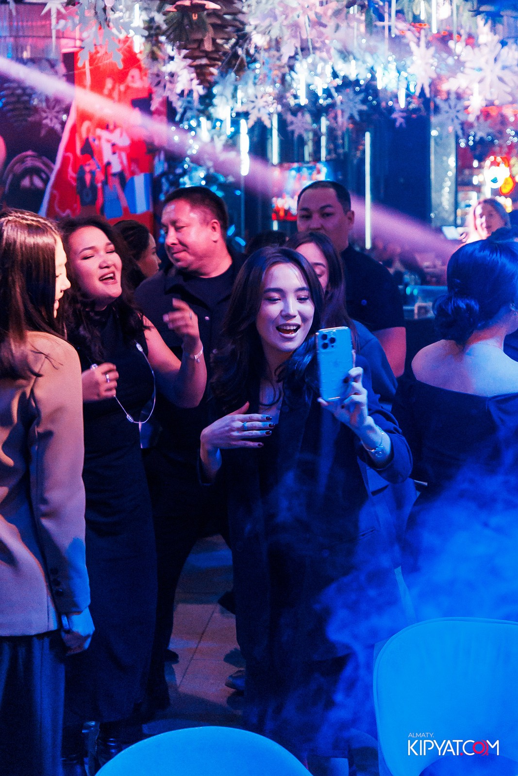 FRIENDS BAR & TERRACE. КИПЯТКОМ АЛМАТЫ!