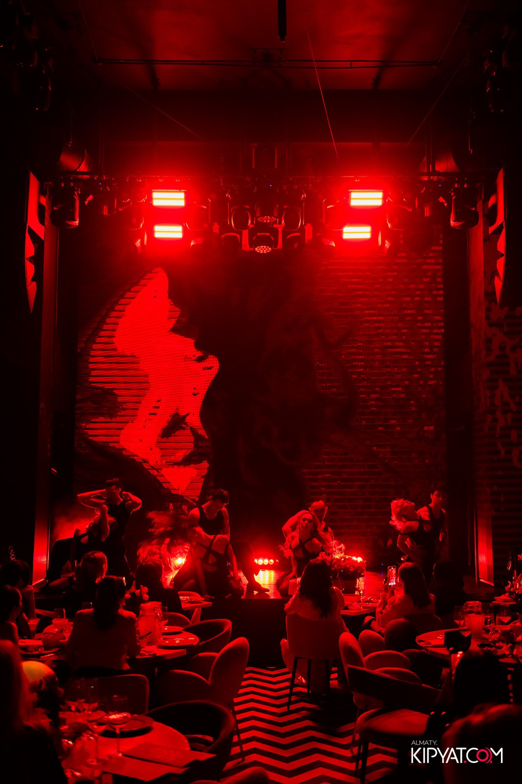 QUEEN. КИПЯТКОМ АЛМАТЫ!