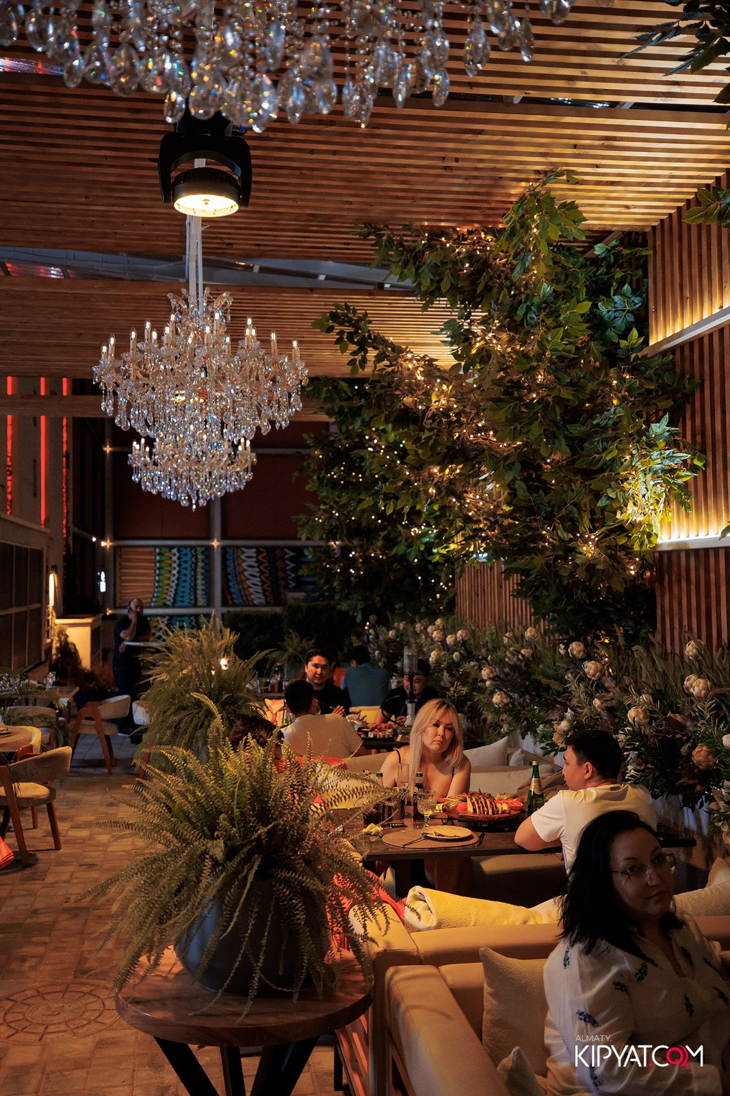 FRIENDS BAR & TERRACE. КИПЯТКОМ АЛМАТЫ!