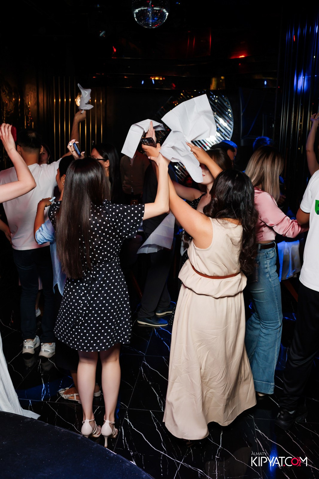 MOOD KARAOKE & TERRACE. КИПЯТКОМ АЛМАТЫ!