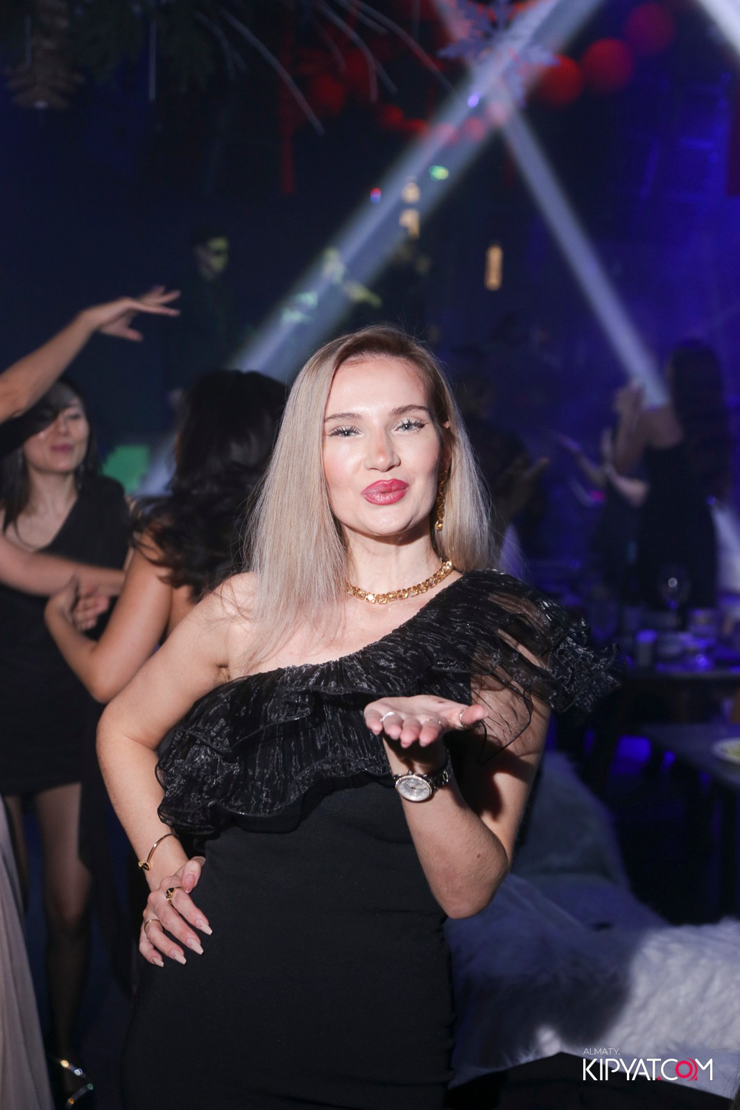 FRIENDS BAR & TERRACE. КИПЯТКОМ АЛМАТЫ! Фотосъемка мероприятий в Алматы