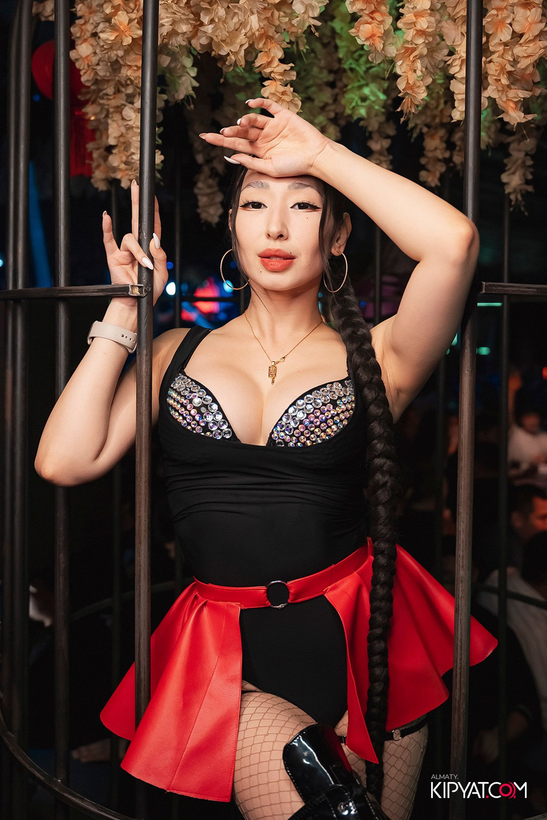 UYAT ЕМES BAR. КИПЯТКОМ АЛМАТЫ!