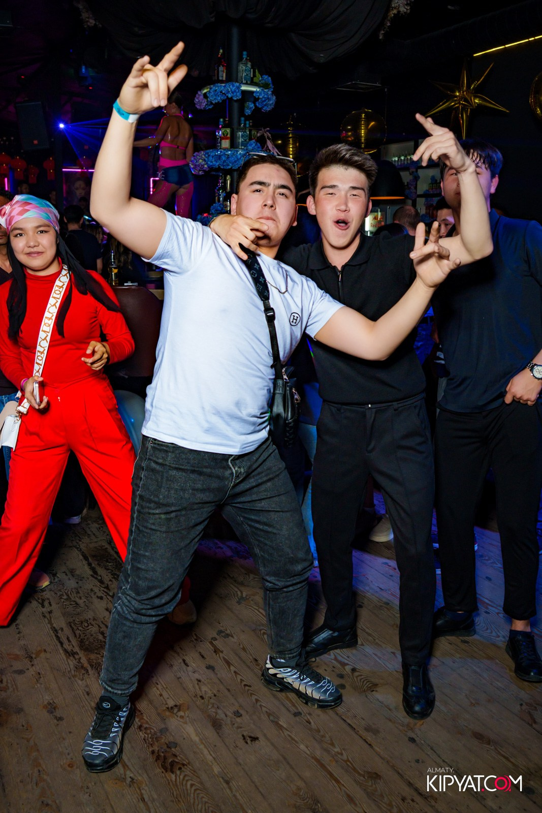 UYAT EMES BAR. КИПЯТКОМ АЛМАТЫ!