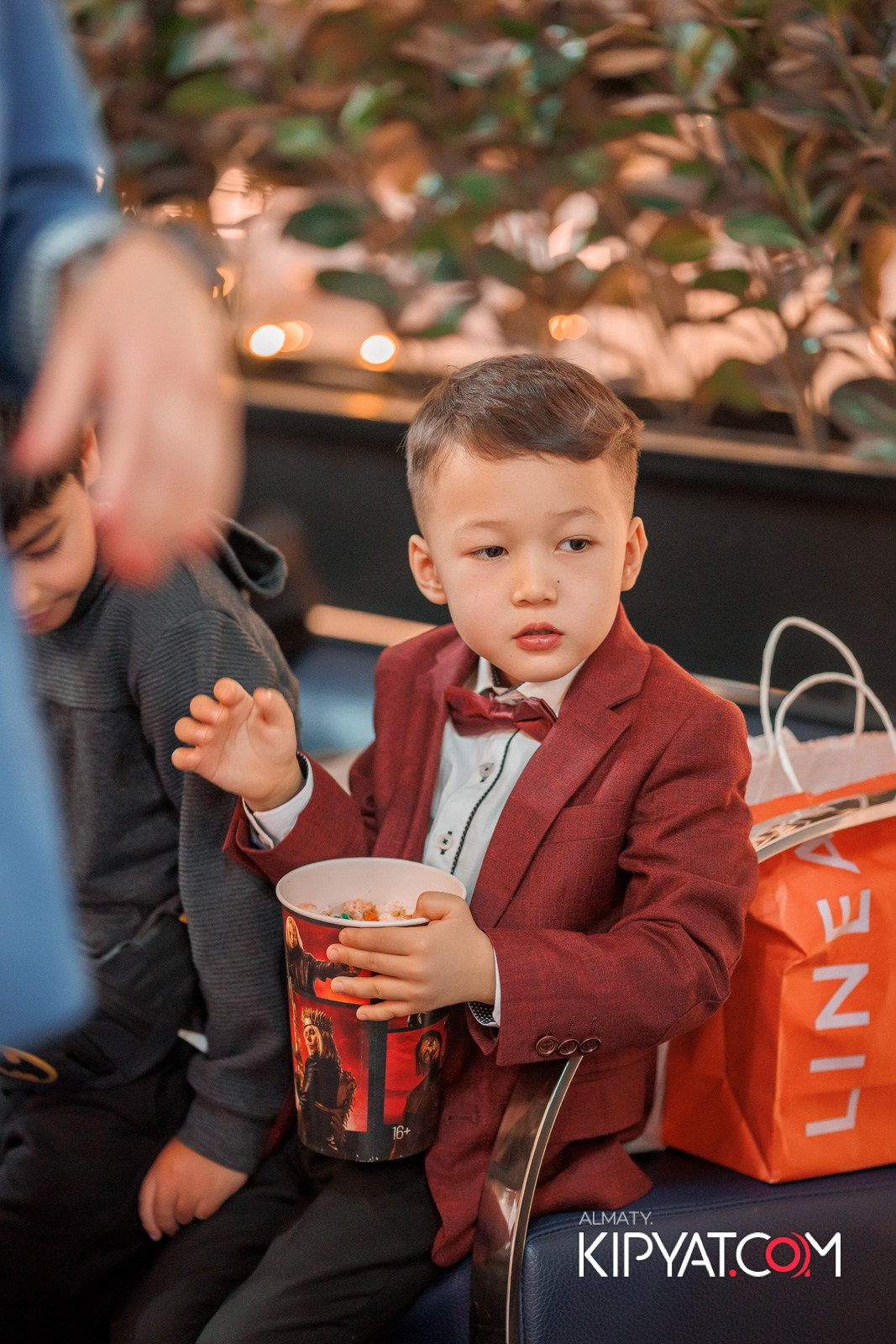 ПРЕЗЕНТАЦИЯ 8 ГРУППЫ КИНОПРОЕКТА «STARBALALAR». КИПЯТКОМ АЛМАТЫ!