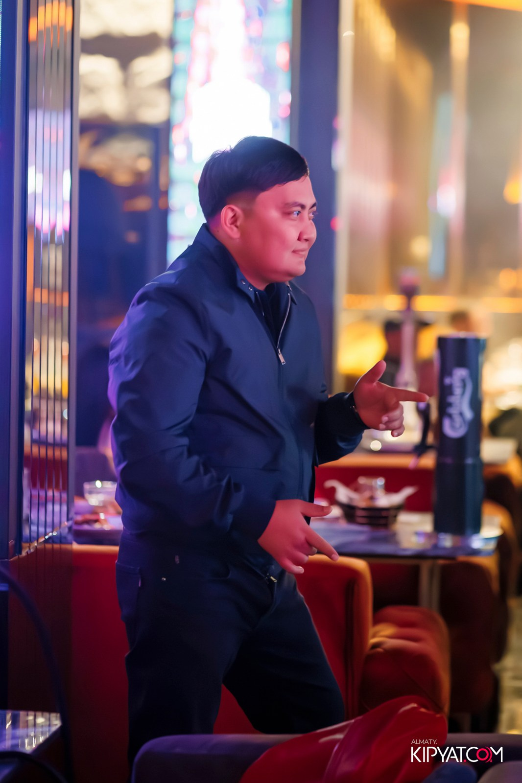 БАР ПАНАЕХАЛИ НА ТОЛЕ БИ. КИПЯТКОМ АЛМАТЫ!