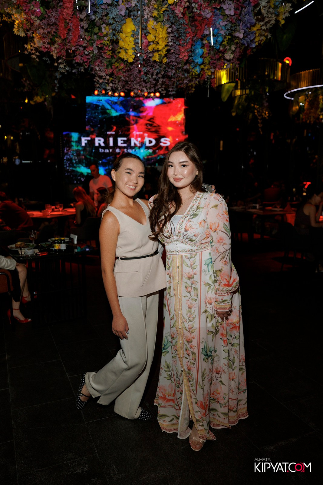 FRIENDS BAR & TERRACE. КИПЯТКОМ АЛМАТЫ! Фотосъемка мероприятий в Алматы