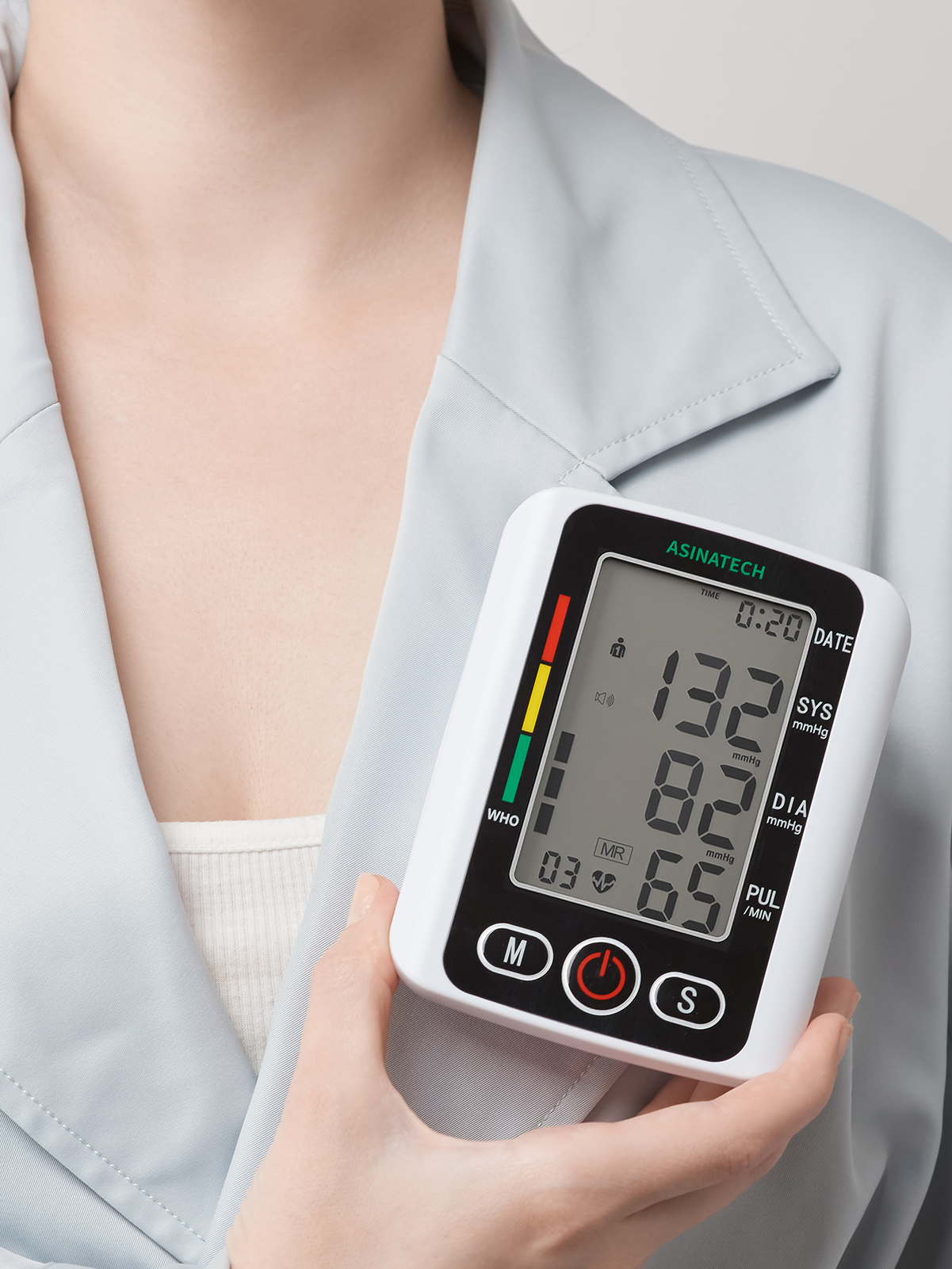 Тонометры. Предметный фотограф, инфографика и видео в Санкт-Петербурге