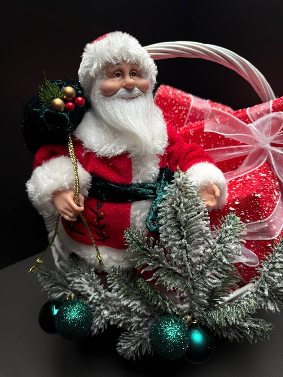 Новогодняя корзина. Студия подарочных наборов «Владия»