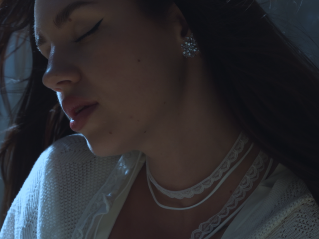 Амура, Envtn — Выдыхаю (Stills from Mood video). Xstazia — музыкальные обложки, арт-дирекшн, режиссура и креативное продюссирование