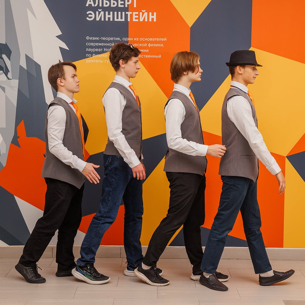 Выпускные альбомы для 9 класса: съёмка в школе и на улице. СИГМА | Студия выпускных альбомов Красноярск