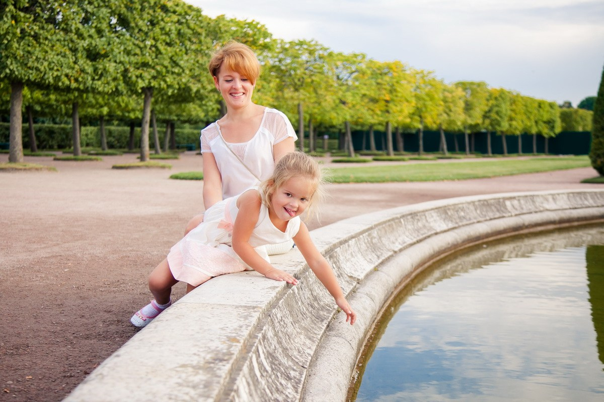 Семейная фотосессия в Петергофе. Фотограф крещение венчание в Петербурге! Помогает подобрать храм и посоветовал душевного батюшку в СПб