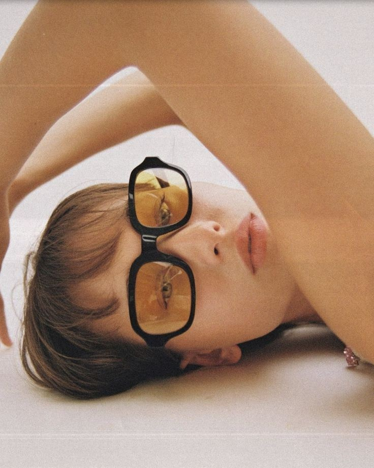 Девушка в студии