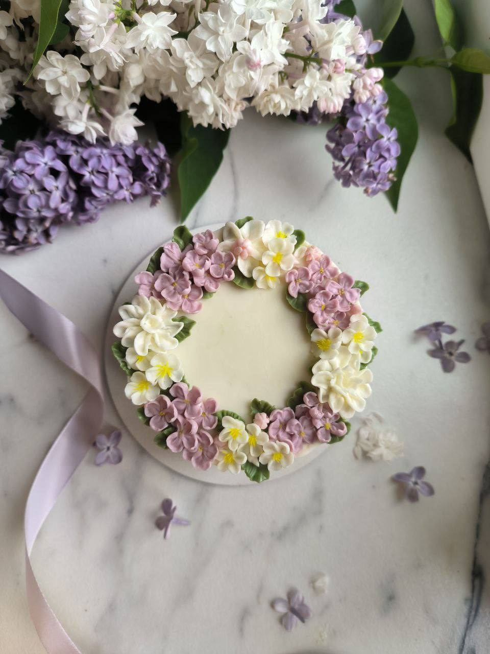 Работы учениц. Аникина Юлия / Кремовая флористика в корейской технике